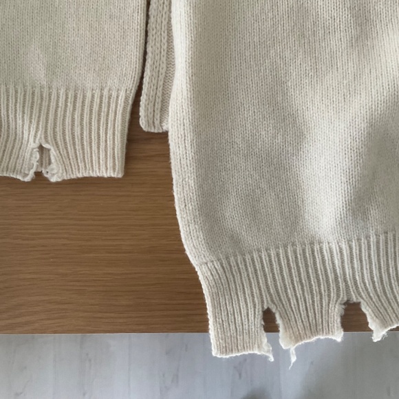 Maison Margiela Off-White Destroyed V-Neck Sweater - Picture 9 of 10